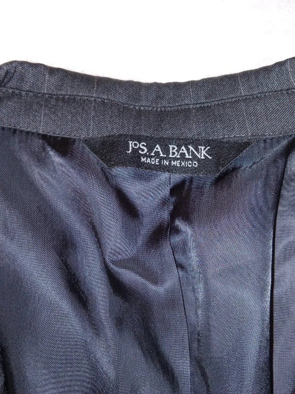 Jos A Bank Gordon Mens 100 Wool Pinstripe Suit 46L 42x32 Black 2 Button Pleated